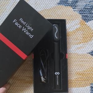 Bon Charge Red Light Face Wand - Black